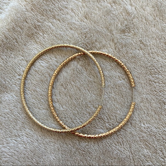 Golden hoops - Picture 4 of 5